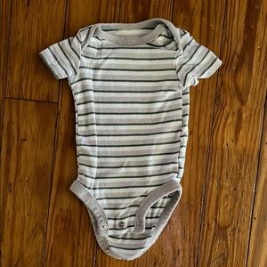 🍼Child of Mine Gray and Green Bodysuit One Piece🍼